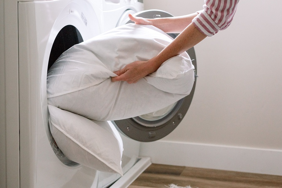 Giặt ruột gối với máy giặt là phương pháp tiết kiệm thời gian hiệu quả