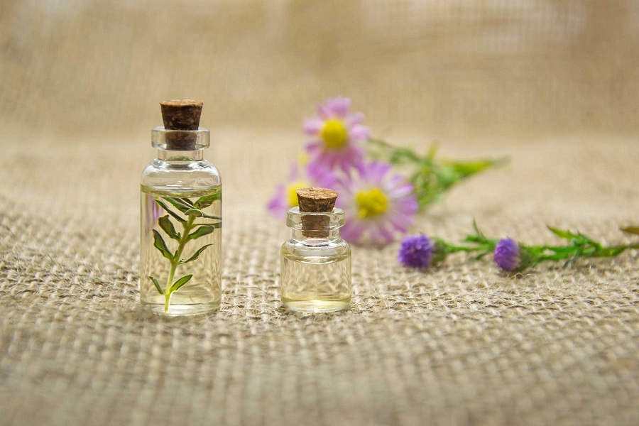 Tinh dầu thơm đem đến mùi thơm dễ chịu cho nệm cao su