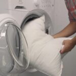 Giặt ruột gối bằng máy giặt giúp tiết kiệm thời gian