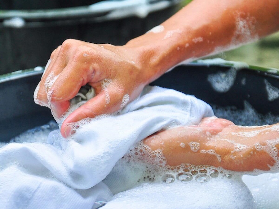 Bạn hoàn toàn có thể giặt chăn điện an toàn bằng tay