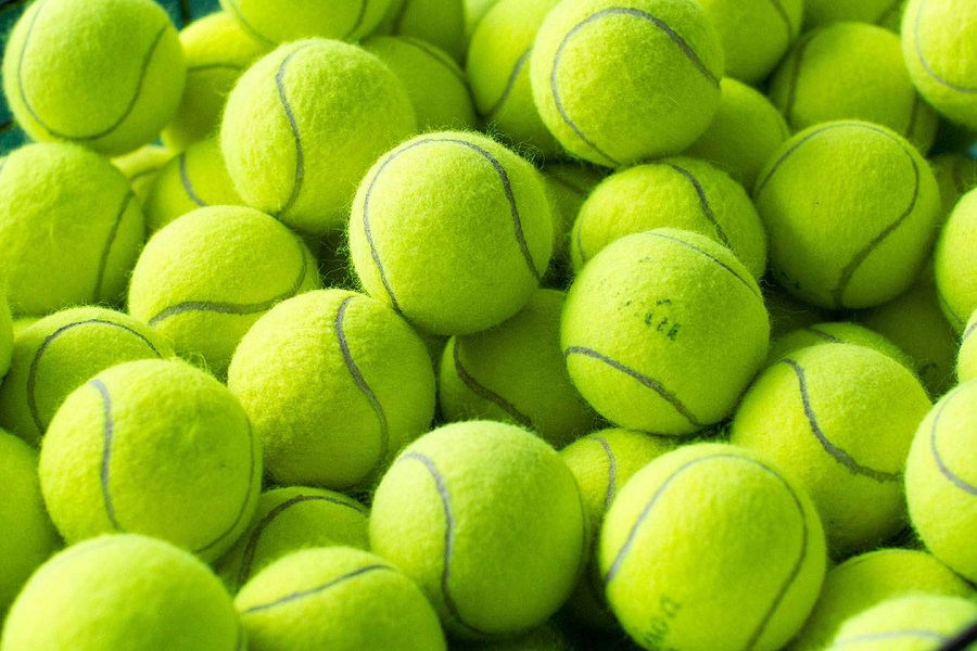 Cho bóng tennis vào trong 30 phút sấy khô cuối để chăn nhanh khô hơn