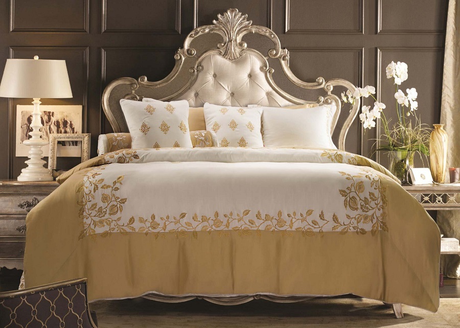 Màu vàng hoàng gia đi cùng phong cách nội thất tân cổ điển thể hiện sự đẳng cấp và sang trọng của gia chủ