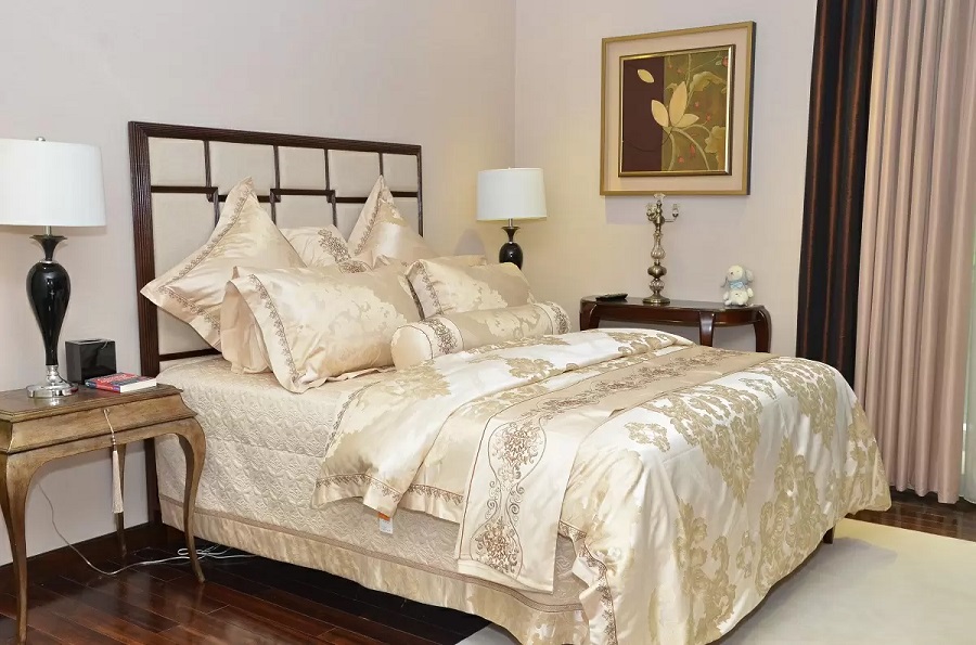 Chăn ga gối đệm phù hợp với phòng ngủ theo đuổi phong cách cổ điển