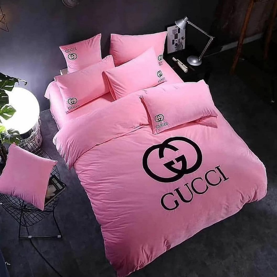 Bộ chăn ga gối đệm Gucci màu hồng