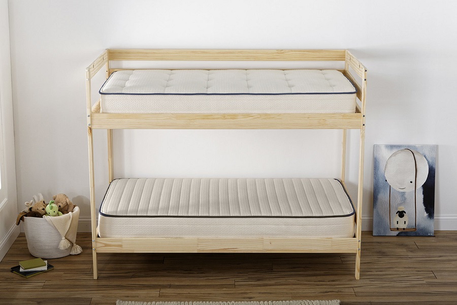 Đệm giường tầng cho bé nên có độ dày thích hợp để đảm bảo sự thoải mái và an toàn khi vui chơi